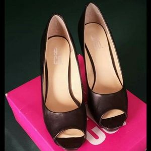 9&Co. Peep toe heels. Size 8. Black